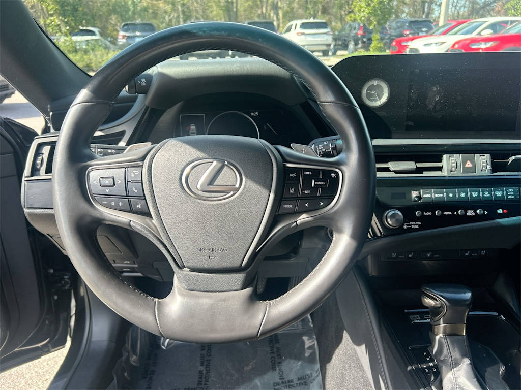 2023 Lexus ES Hybrid 300h 9