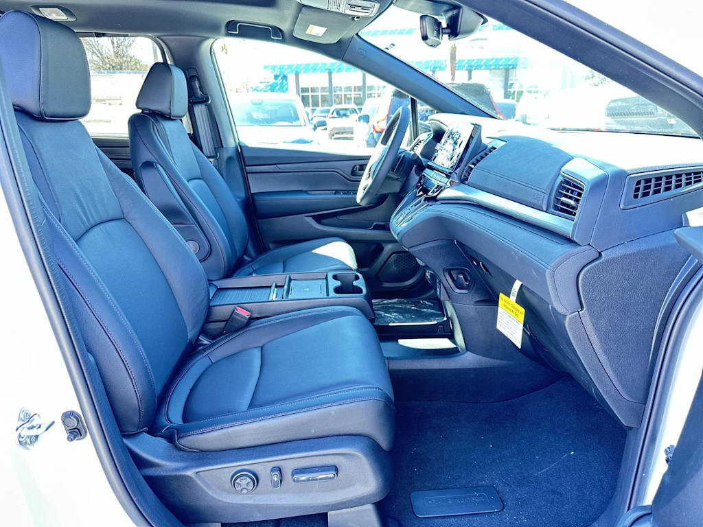 Thumbnail: 2026 Honda Odyssey - 10