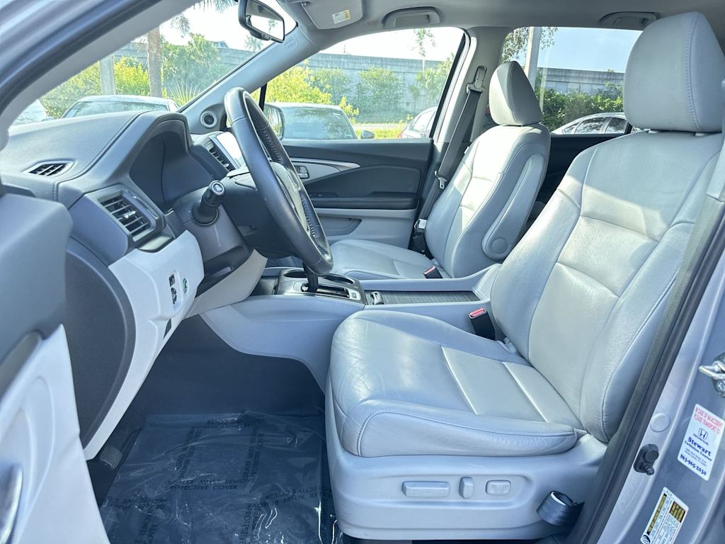 Thumbnail: 2017 Honda Pilot - 9