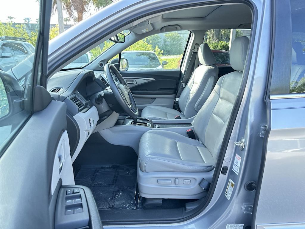 Thumbnail: 2017 Honda Pilot - 8