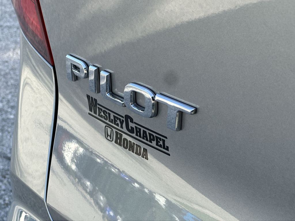 Thumbnail: 2017 Honda Pilot - 18