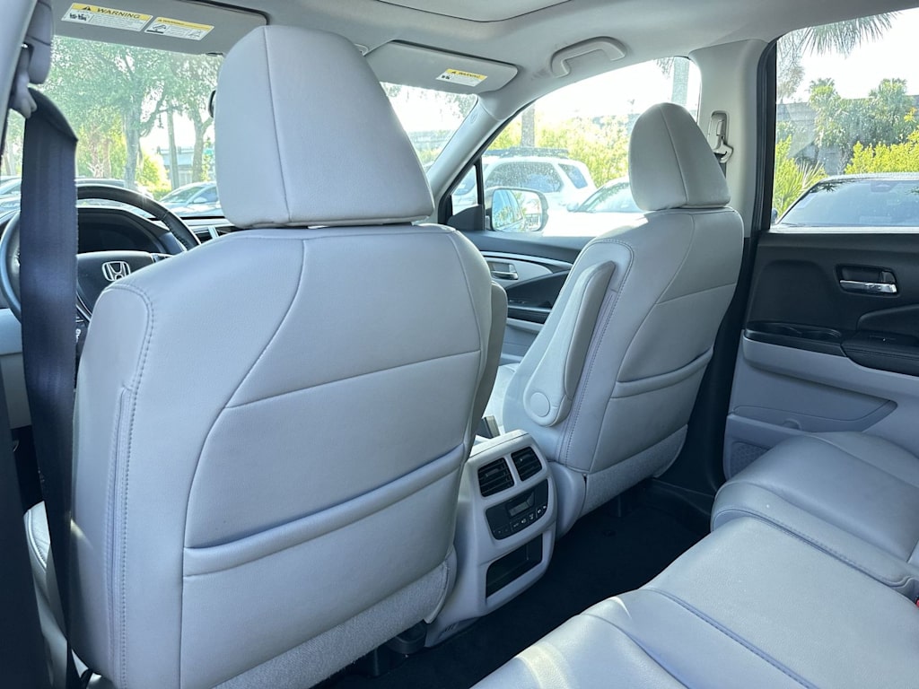 Thumbnail: 2017 Honda Pilot - 10