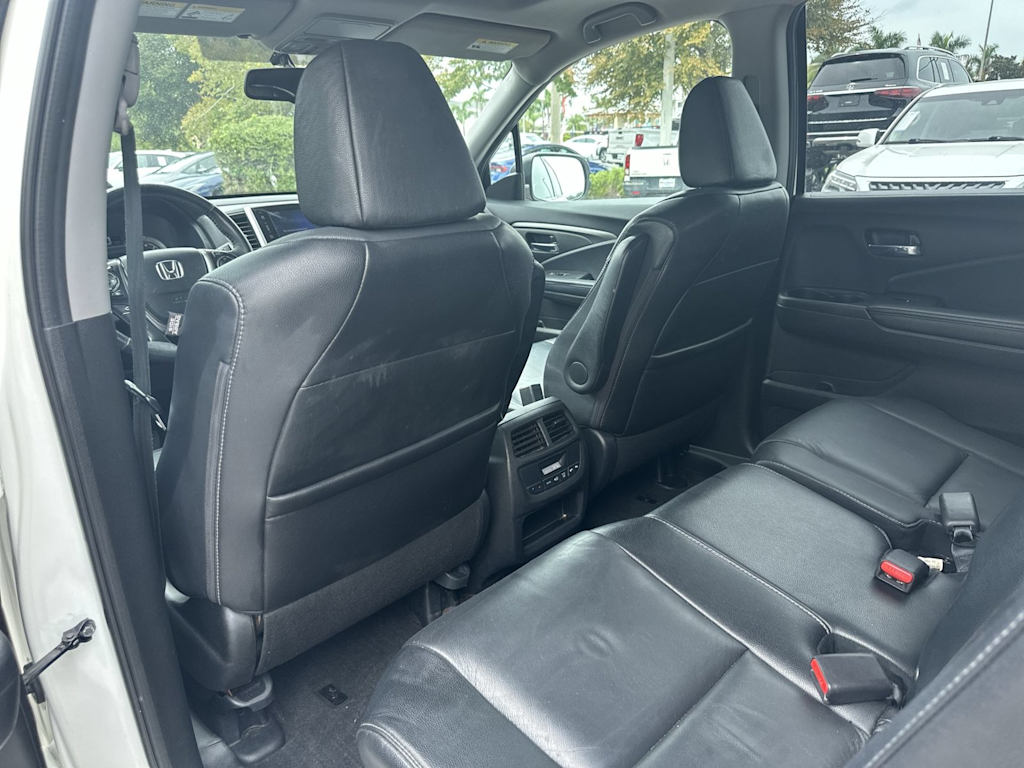 Thumbnail: 2018 Honda Pilot - 10