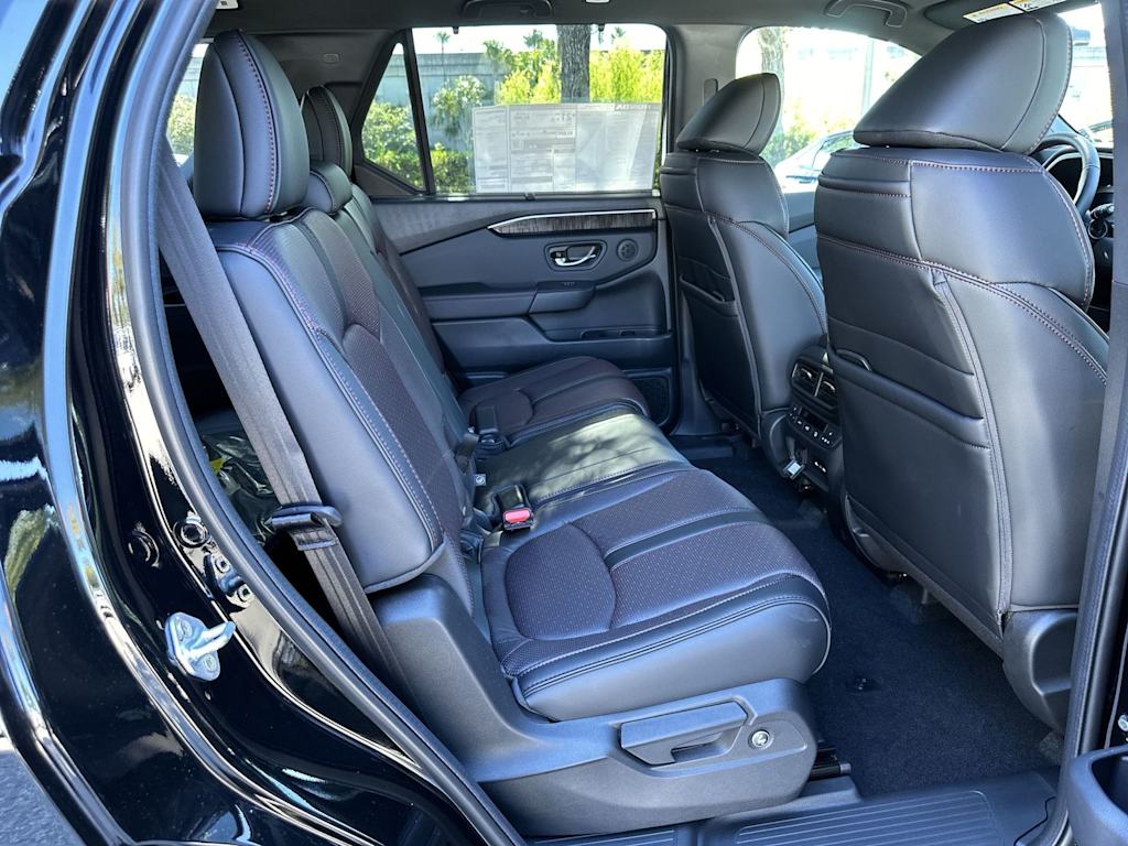 Thumbnail: 2025 Honda Pilot - 18