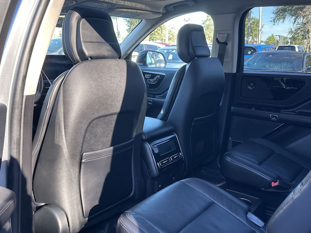 Thumbnail: 2020 Lincoln Aviator - 10