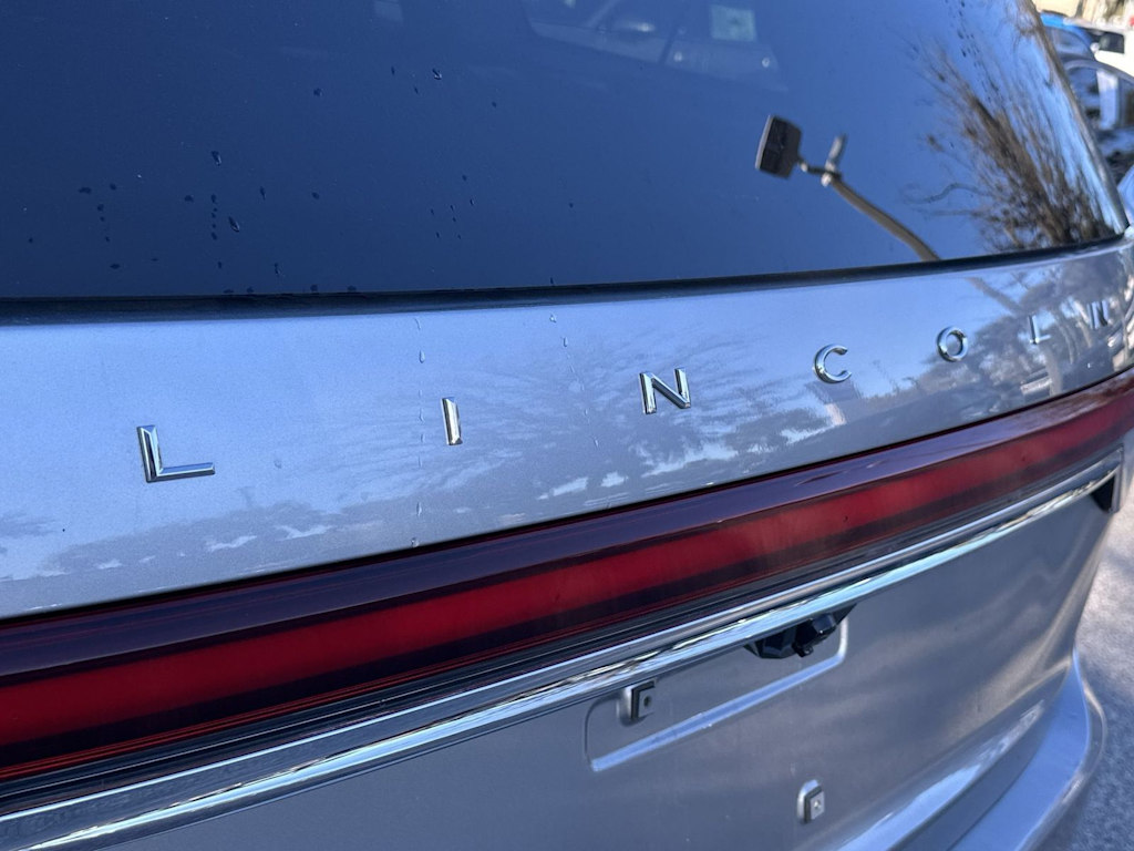 Thumbnail: 2020 Lincoln Aviator - 17