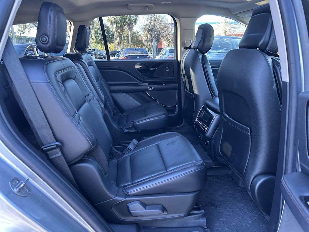 Thumbnail: 2020 Lincoln Aviator - 19