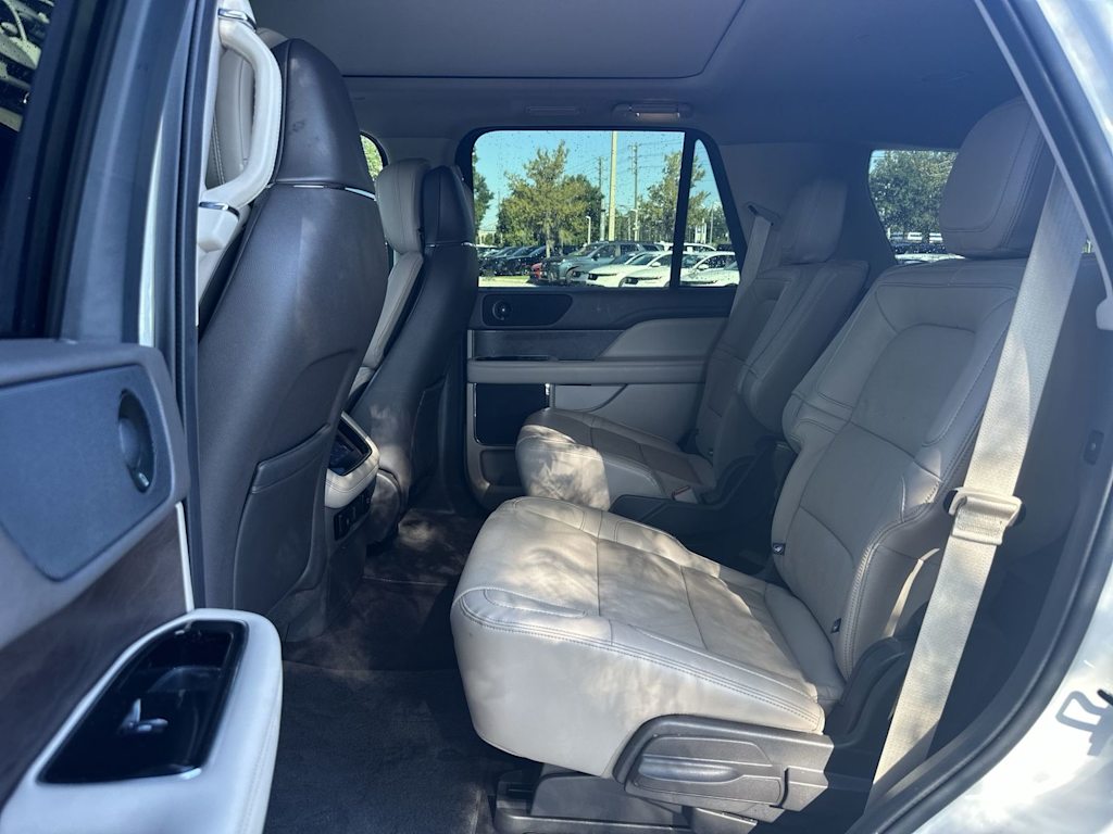 Thumbnail: 2024 Lincoln Navigator - 19