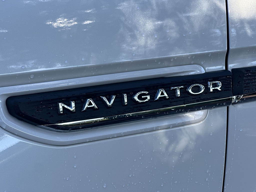 Thumbnail: 2024 Lincoln Navigator - 18