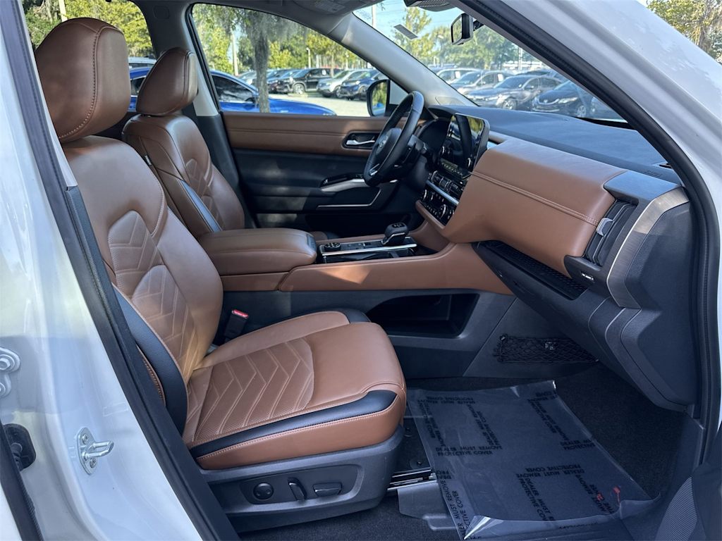 Thumbnail: 2024 Nissan Pathfinder - 10