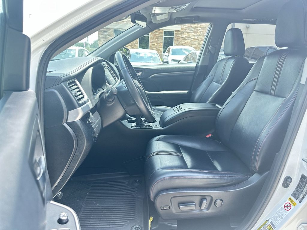 Thumbnail: 2019 Toyota Highlander - 9