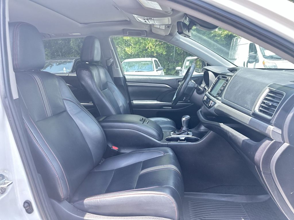 Thumbnail: 2019 Toyota Highlander - 22