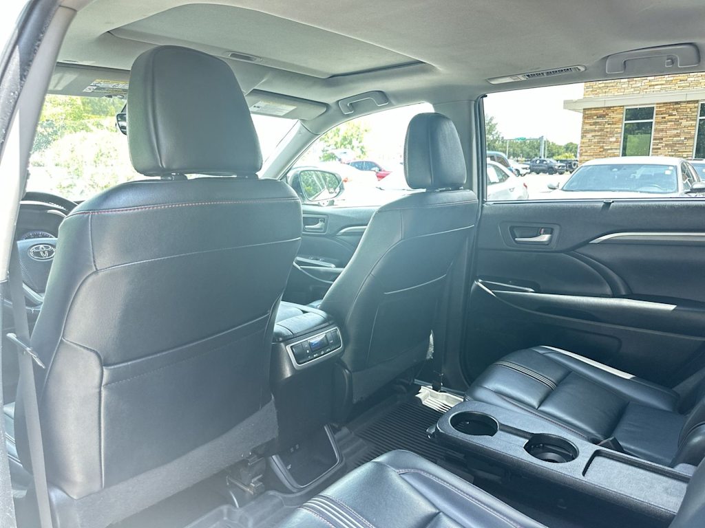 Thumbnail: 2019 Toyota Highlander - 10
