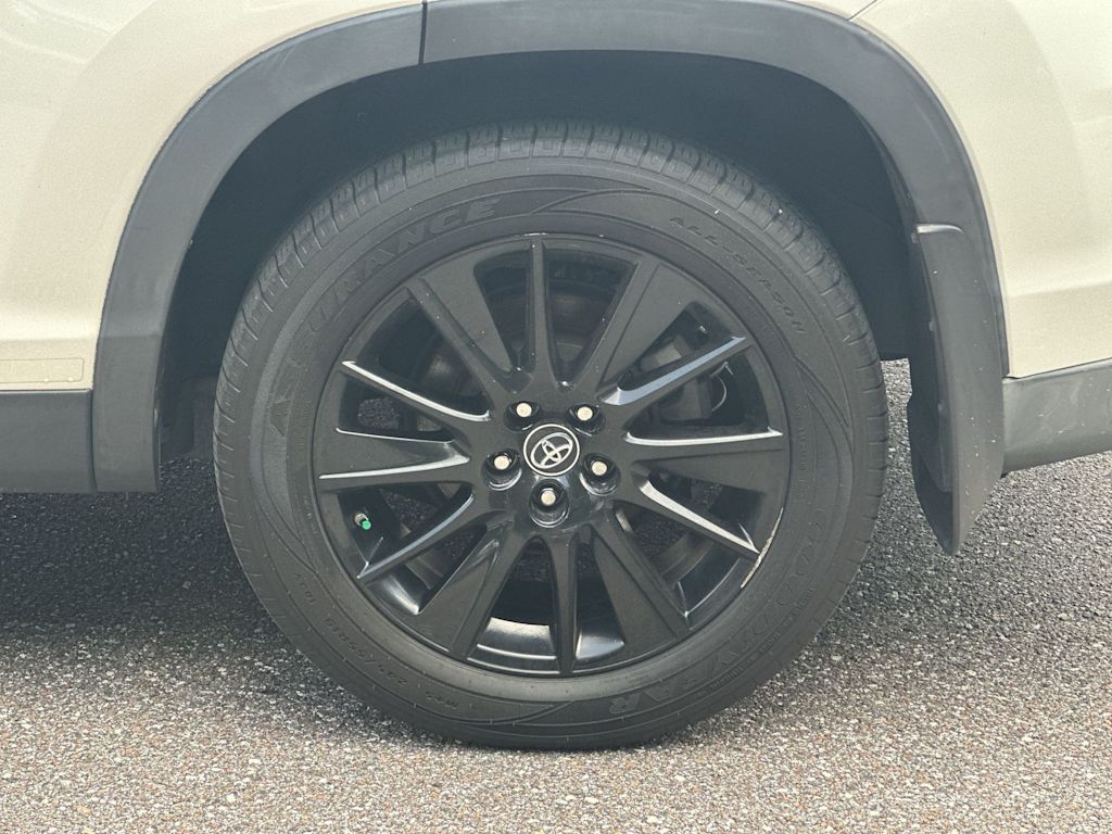 Thumbnail: 2019 Toyota Highlander - 6
