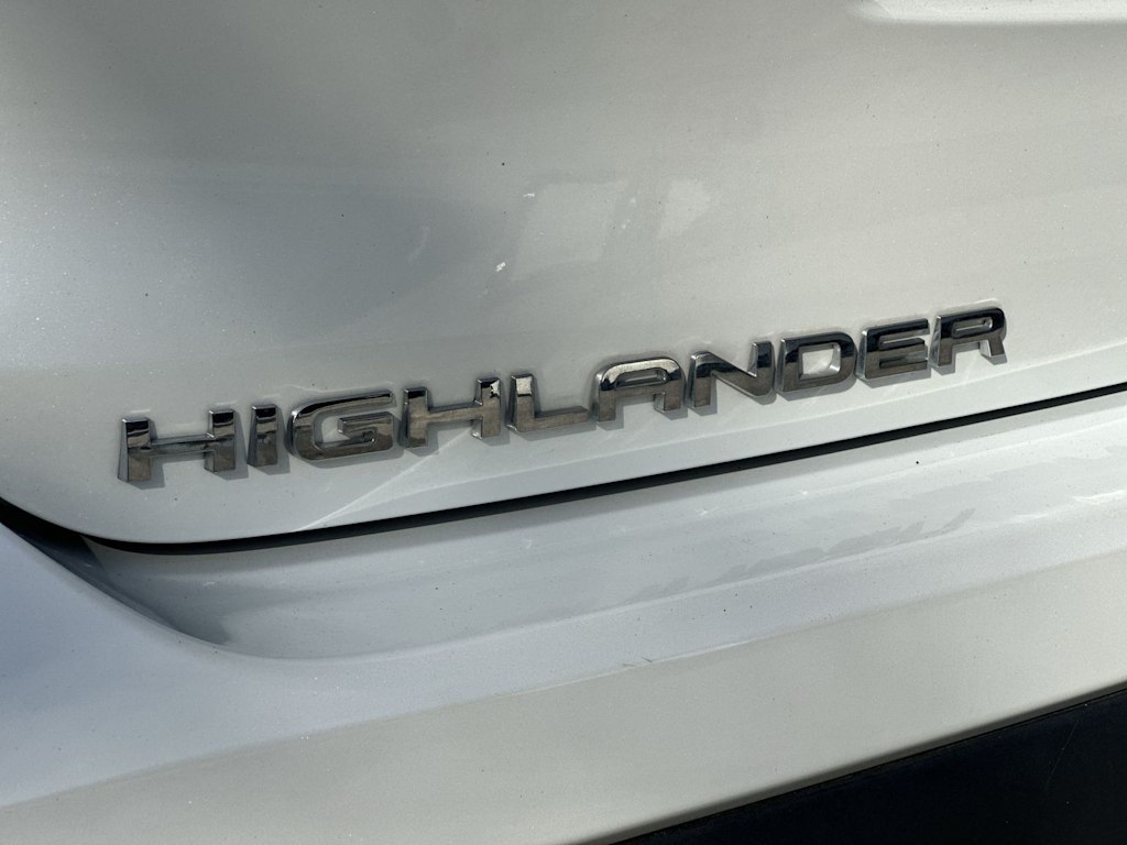 Thumbnail: 2023 Toyota Highlander - 19