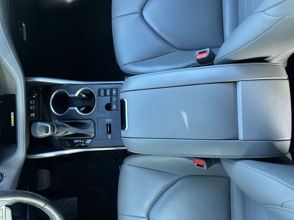 Thumbnail: 2023 Toyota Highlander - 23