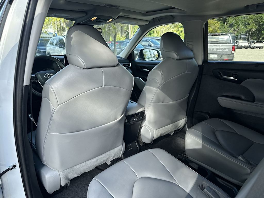 Thumbnail: 2023 Toyota Highlander - 11