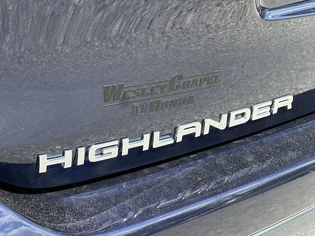 Thumbnail: 2022 Toyota Highlander - 18