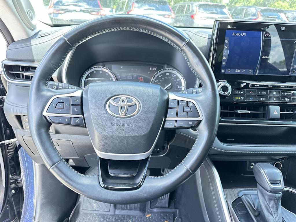 Thumbnail: 2022 Toyota Highlander - 2