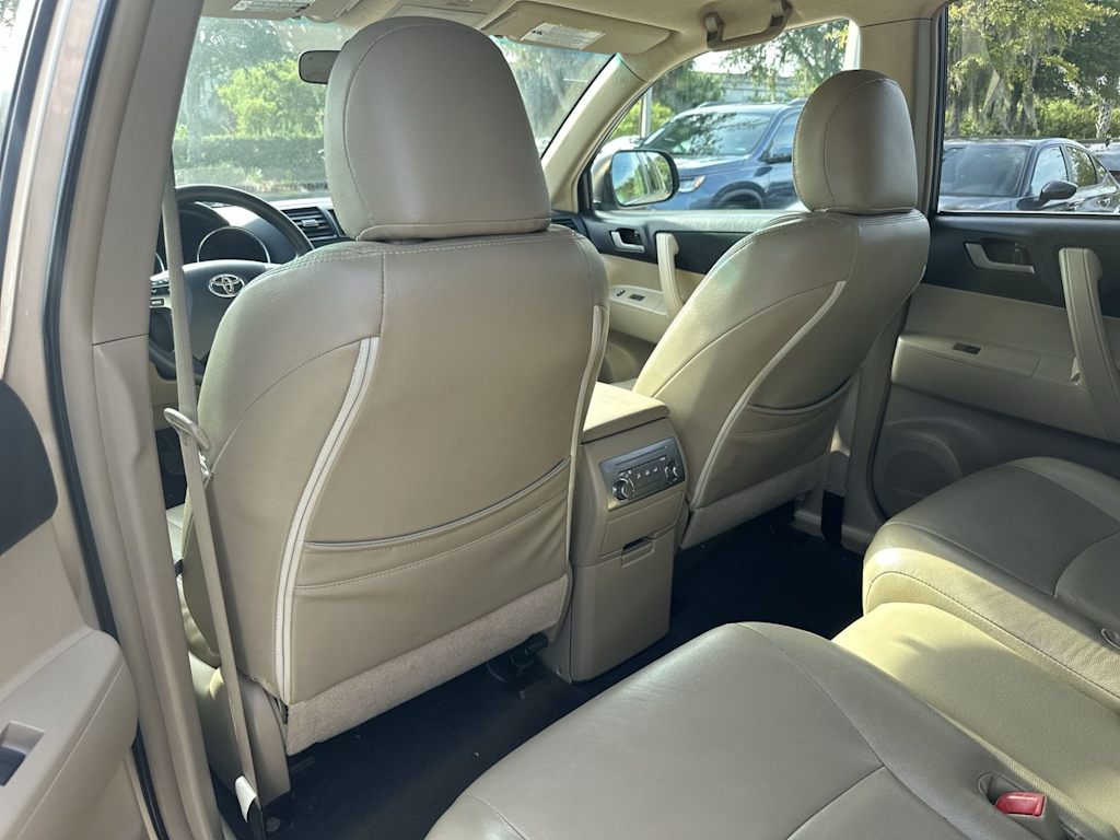 Thumbnail: 2011 Toyota Highlander - 11