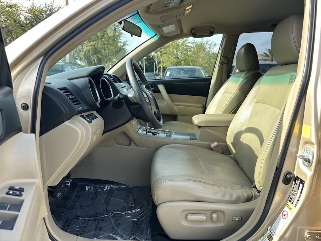 Thumbnail: 2011 Toyota Highlander - 10