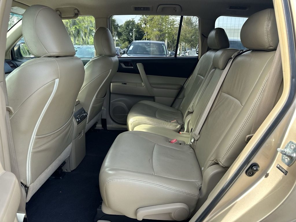 Thumbnail: 2011 Toyota Highlander - 20
