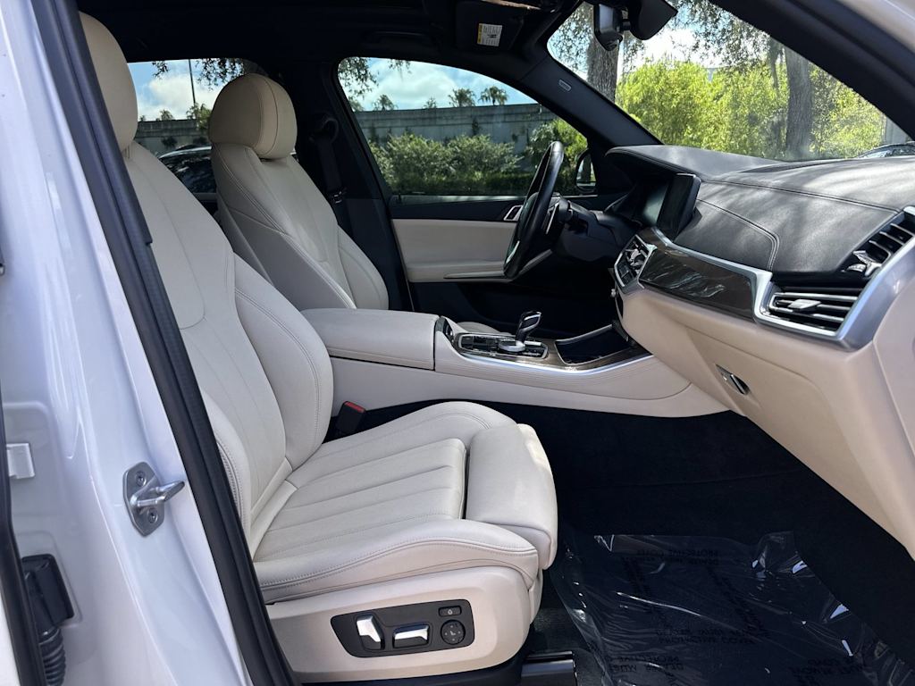 Thumbnail: 2021 BMW X5 - 10