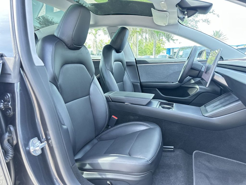 Thumbnail: 2025 Tesla Model 3 - 9