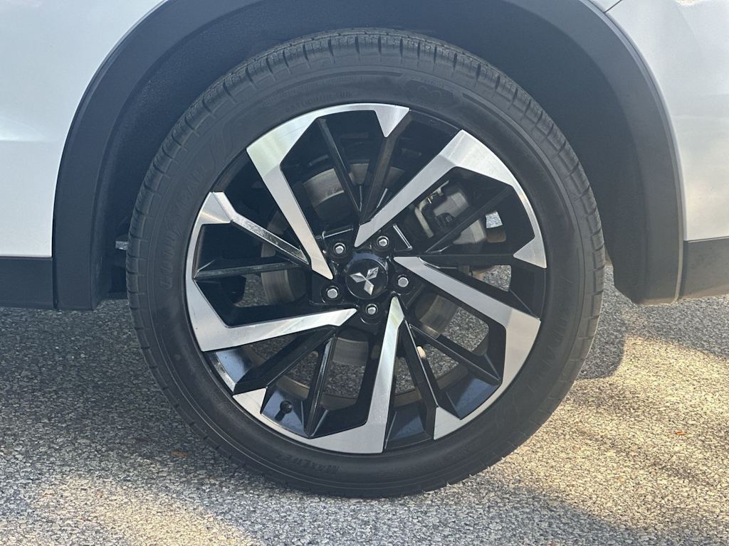 Thumbnail: 2024 Mitsubishi Outlander - 8