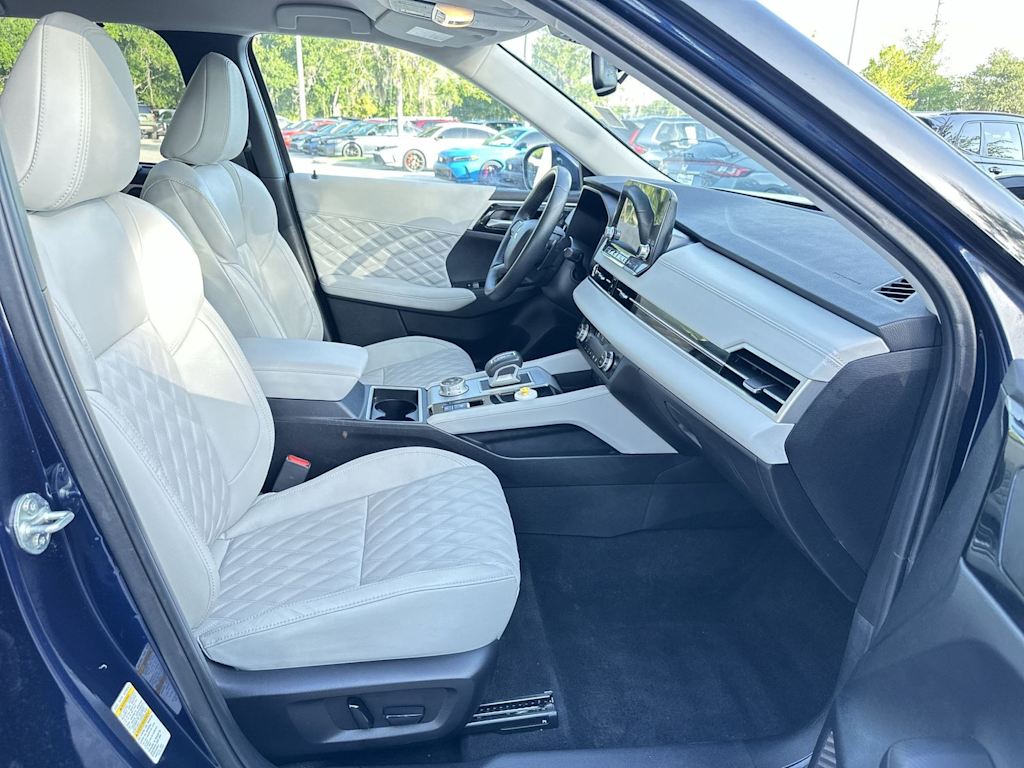 Thumbnail: 2024 Mitsubishi Outlander - 21