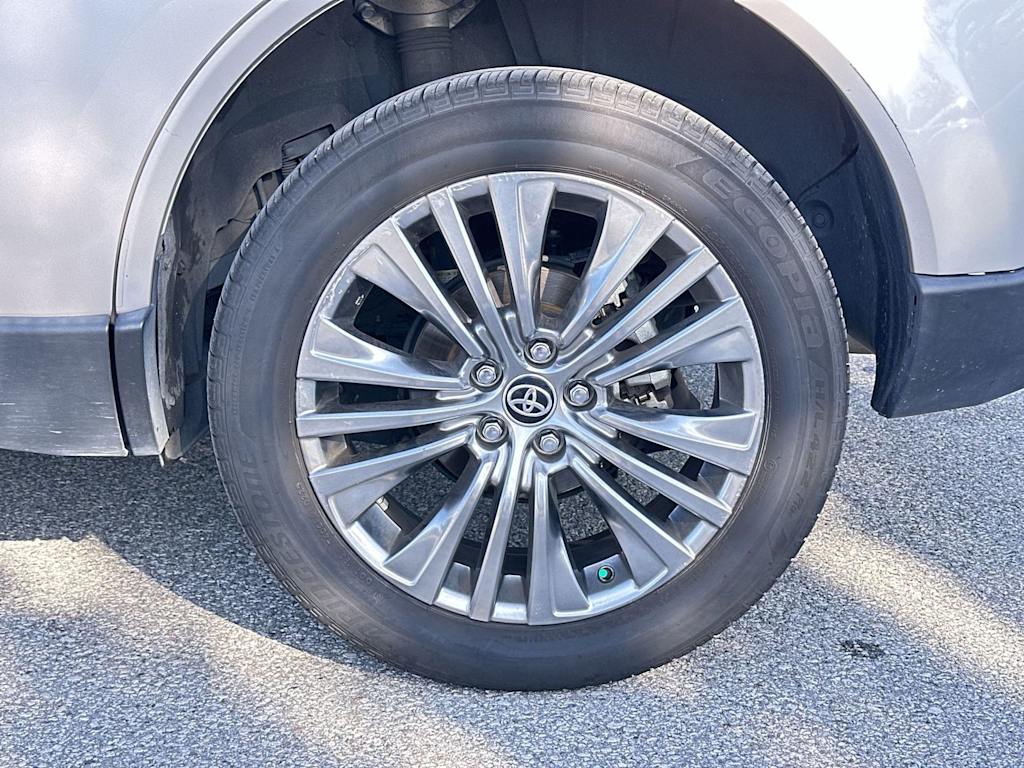 Thumbnail: 2021 Toyota Venza - 8