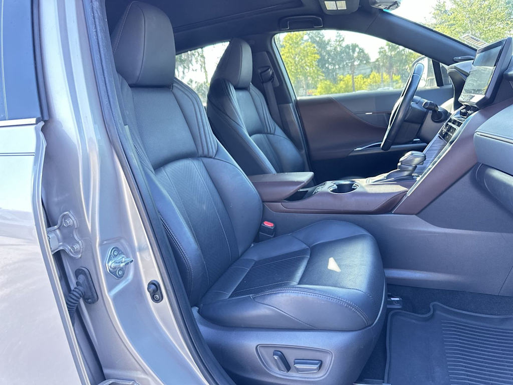 Thumbnail: 2021 Toyota Venza - 25