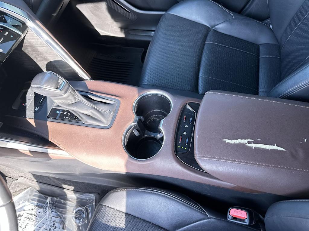 Thumbnail: 2021 Toyota Venza - 26