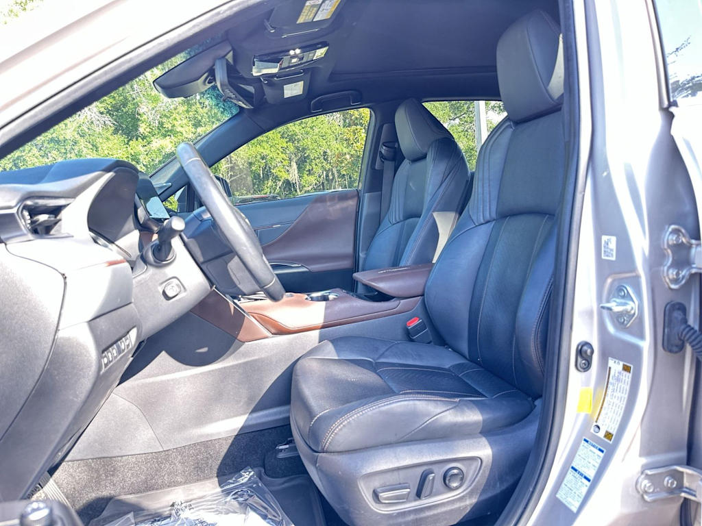 Thumbnail: 2021 Toyota Venza - 11