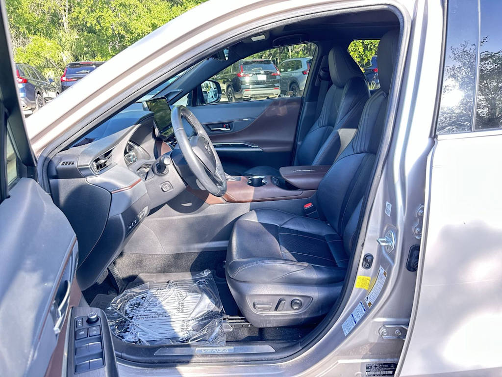 Thumbnail: 2021 Toyota Venza - 10