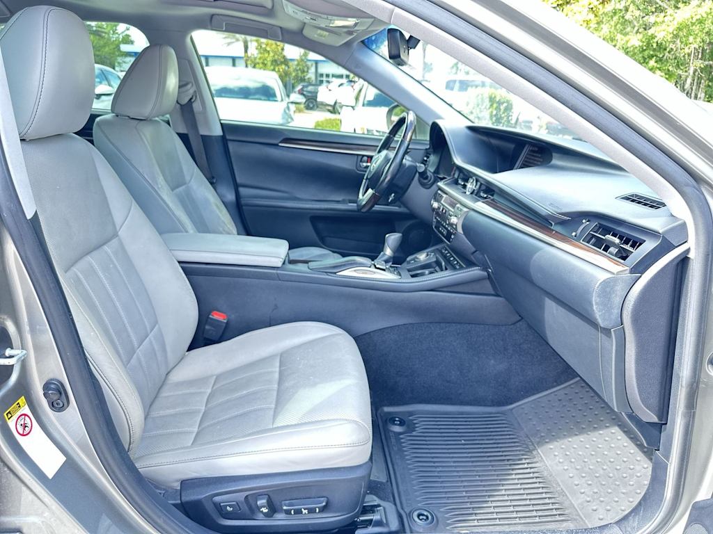 Thumbnail: 2016 Lexus ES - 11