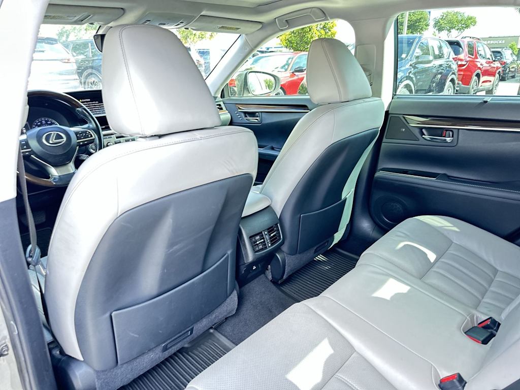 Thumbnail: 2016 Lexus ES - 19