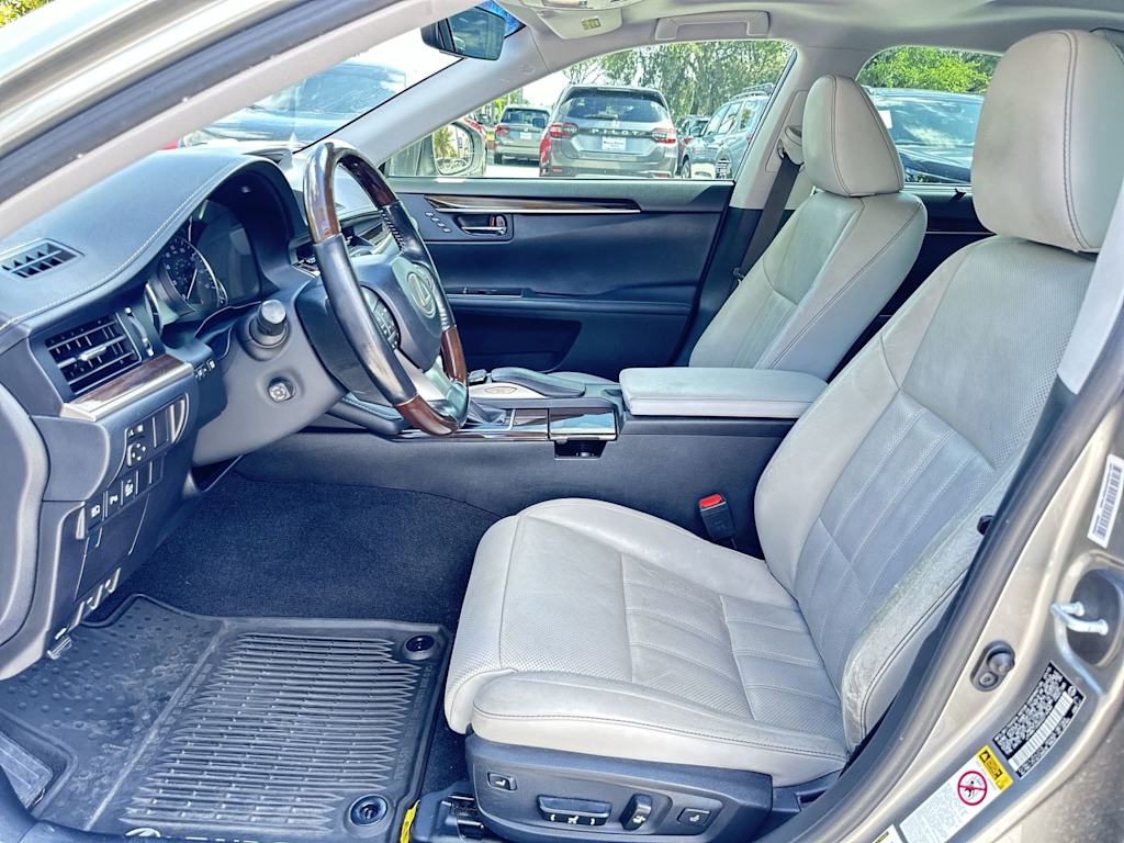 Thumbnail: 2016 Lexus ES - 10
