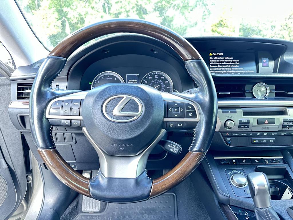 Thumbnail: 2016 Lexus ES - 2