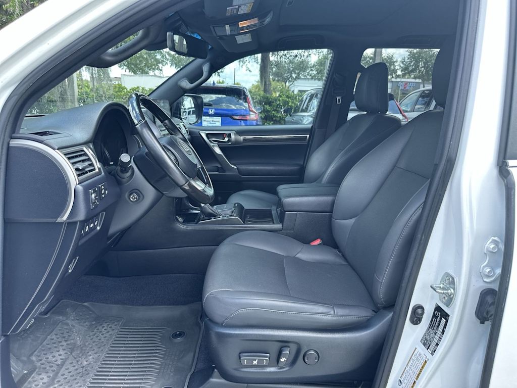 Thumbnail: 2023 Lexus GX - 9