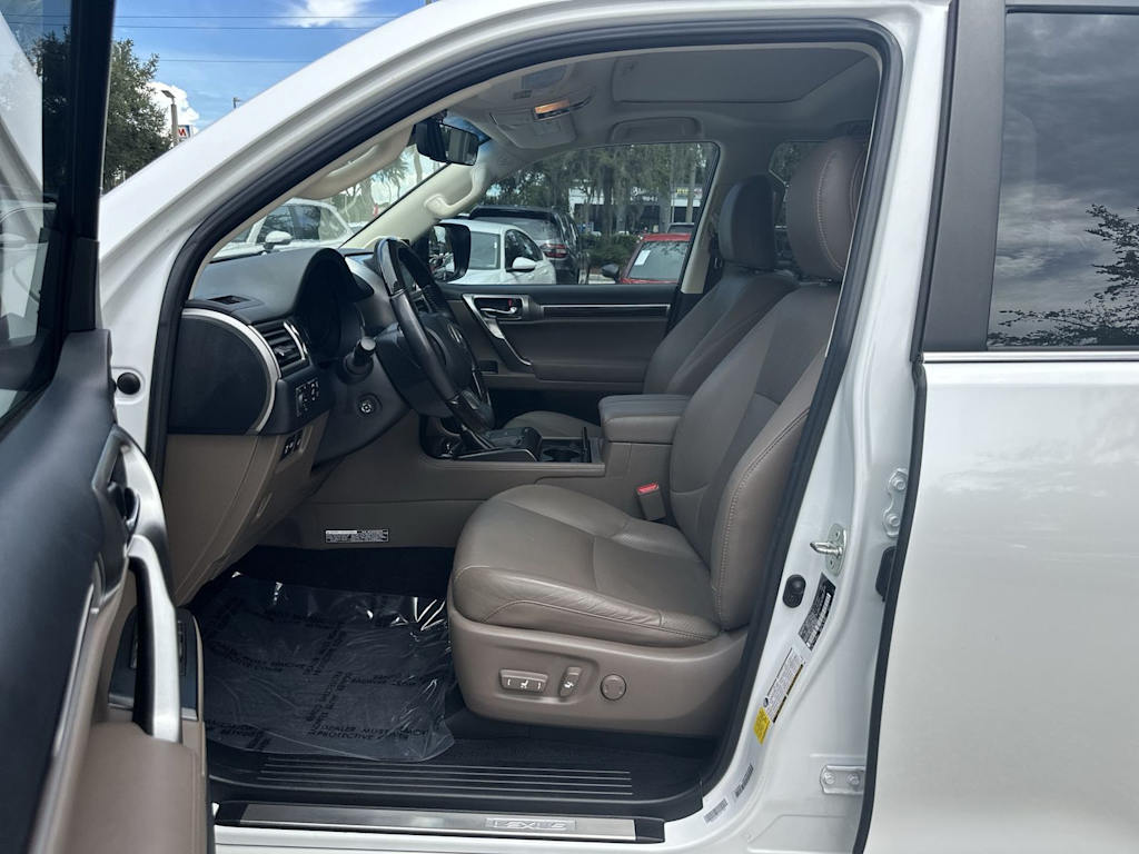 Thumbnail: 2023 Lexus GX - 16