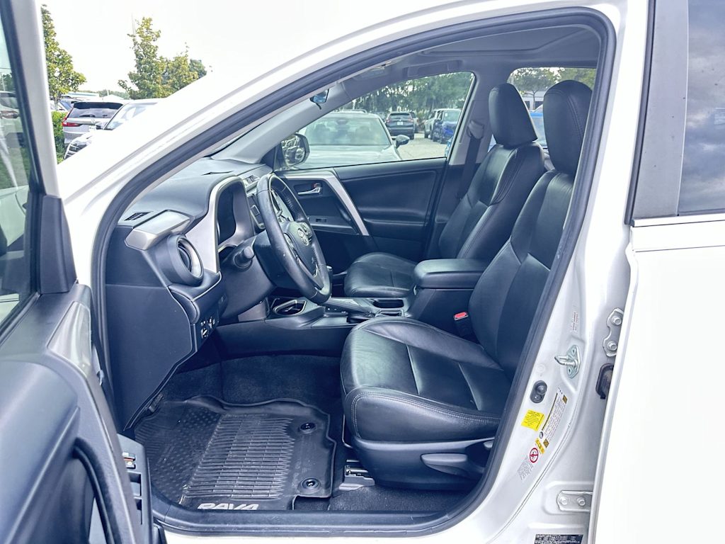 Thumbnail: 2017 Toyota RAV4 - 9