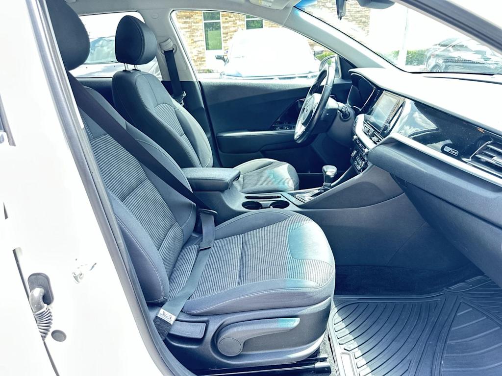 Thumbnail: 2021 Kia Niro - 24