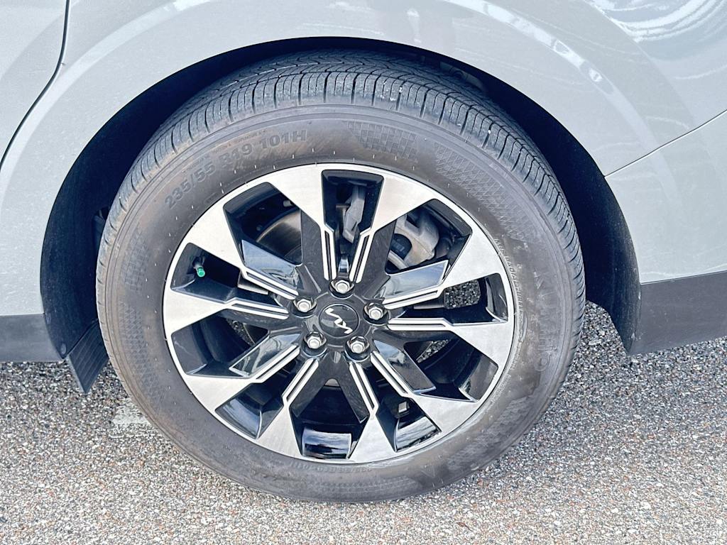 Thumbnail: 2024 Kia Carnival - 8