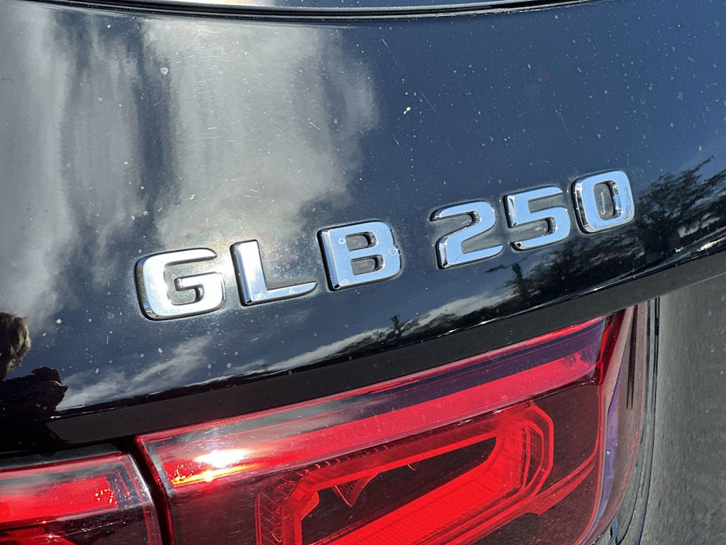 Thumbnail: 2022 Mercedes-Benz GLB - 18