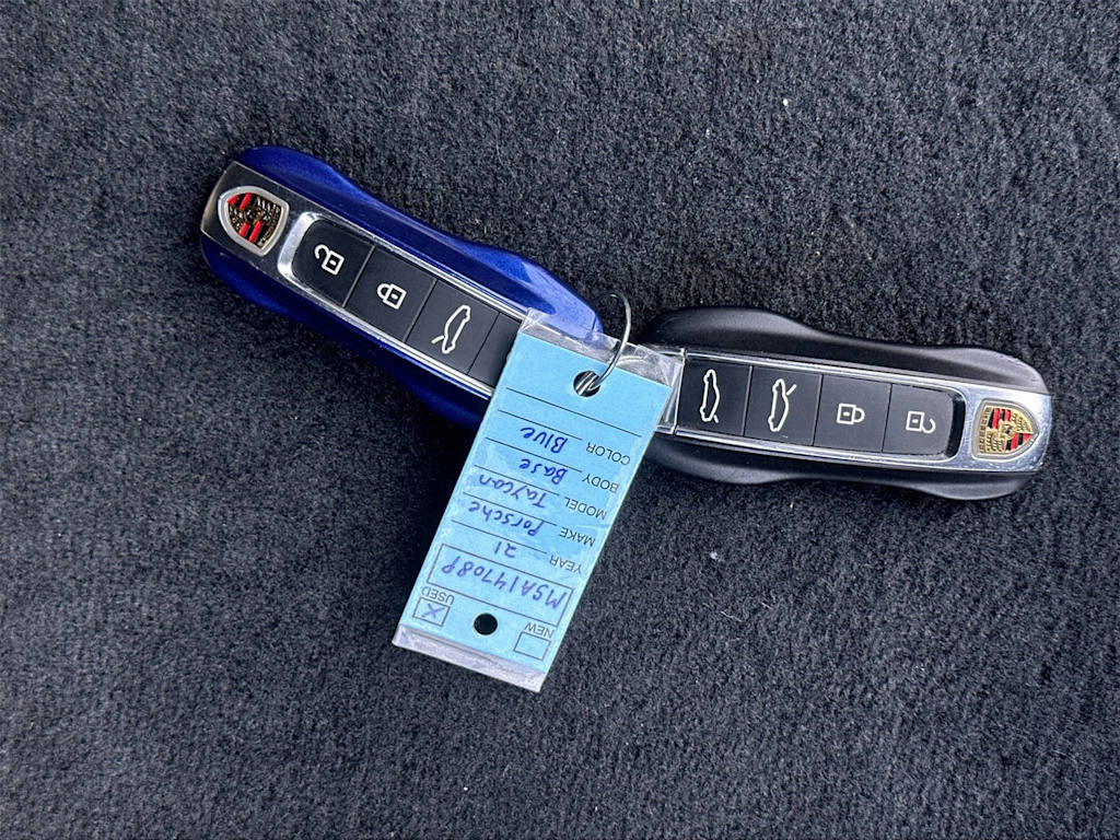 Thumbnail: 2021 Porsche Taycan - 15