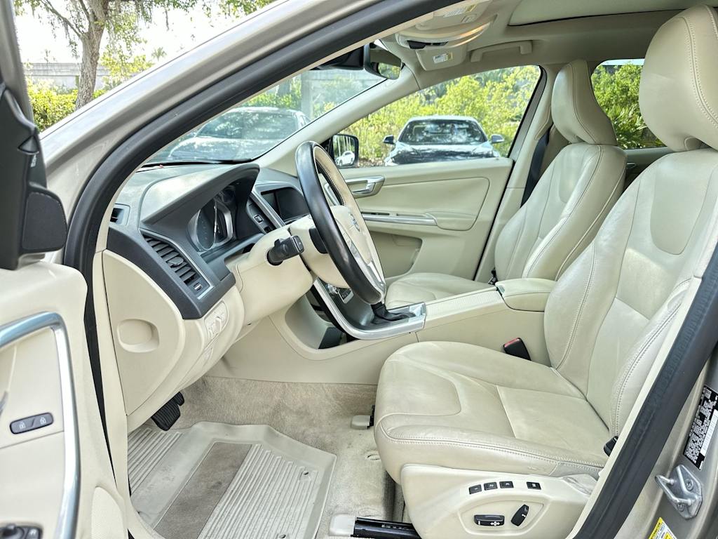 Thumbnail: 2016 Volvo XC60 - 10