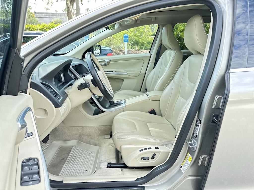 Thumbnail: 2016 Volvo XC60 - 9