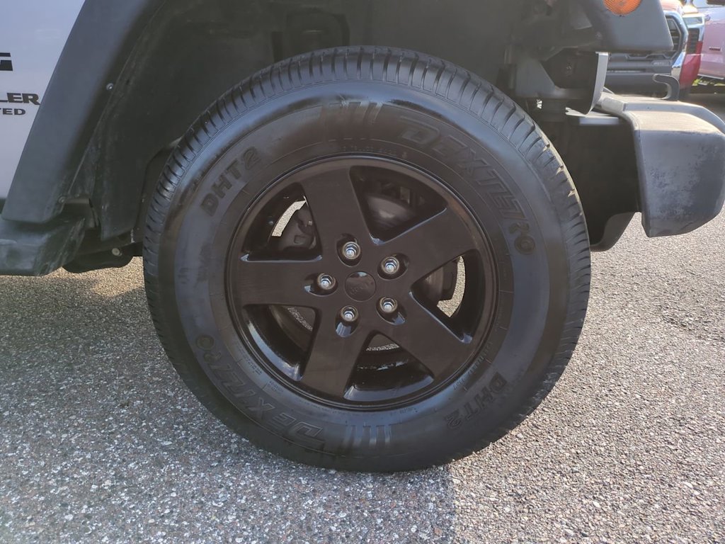 Thumbnail: 2015 Jeep Wrangler - 8