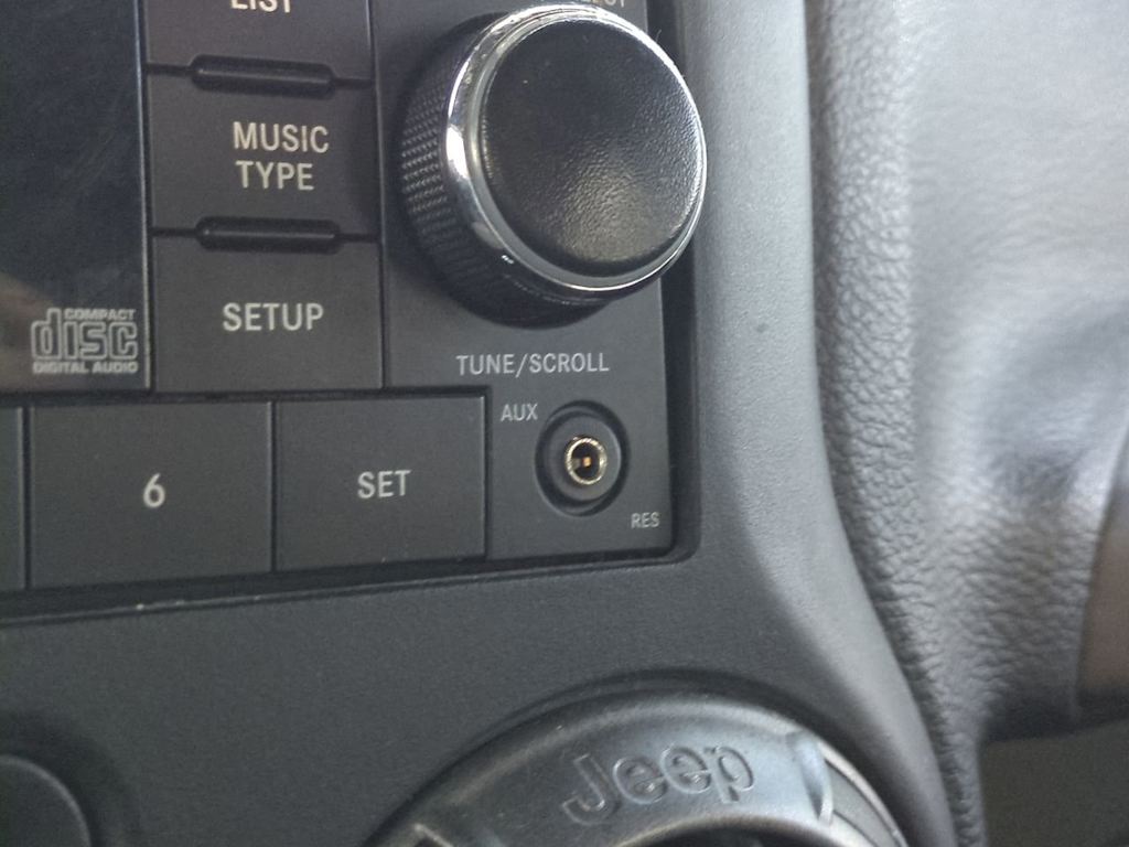 Thumbnail: 2015 Jeep Wrangler - 15